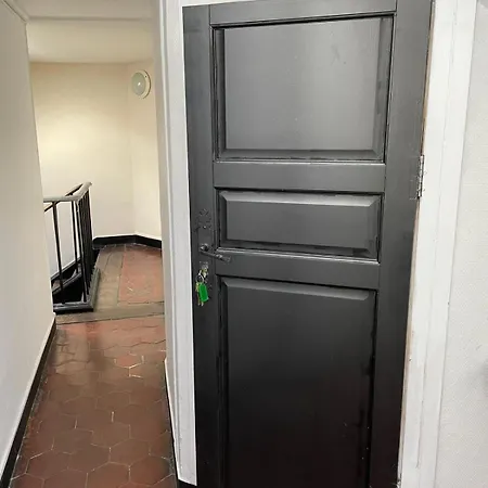 Saint Paul, Rue Pavee, - Id 1050 *