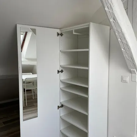 Saint Paul, Rue Pavee, - Id 1050 *