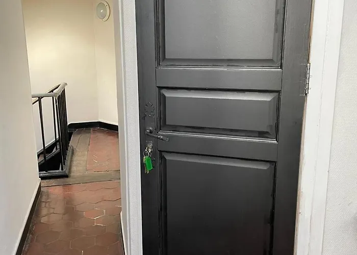 Saint Paul, Rue Pavee, - Id 1050 *